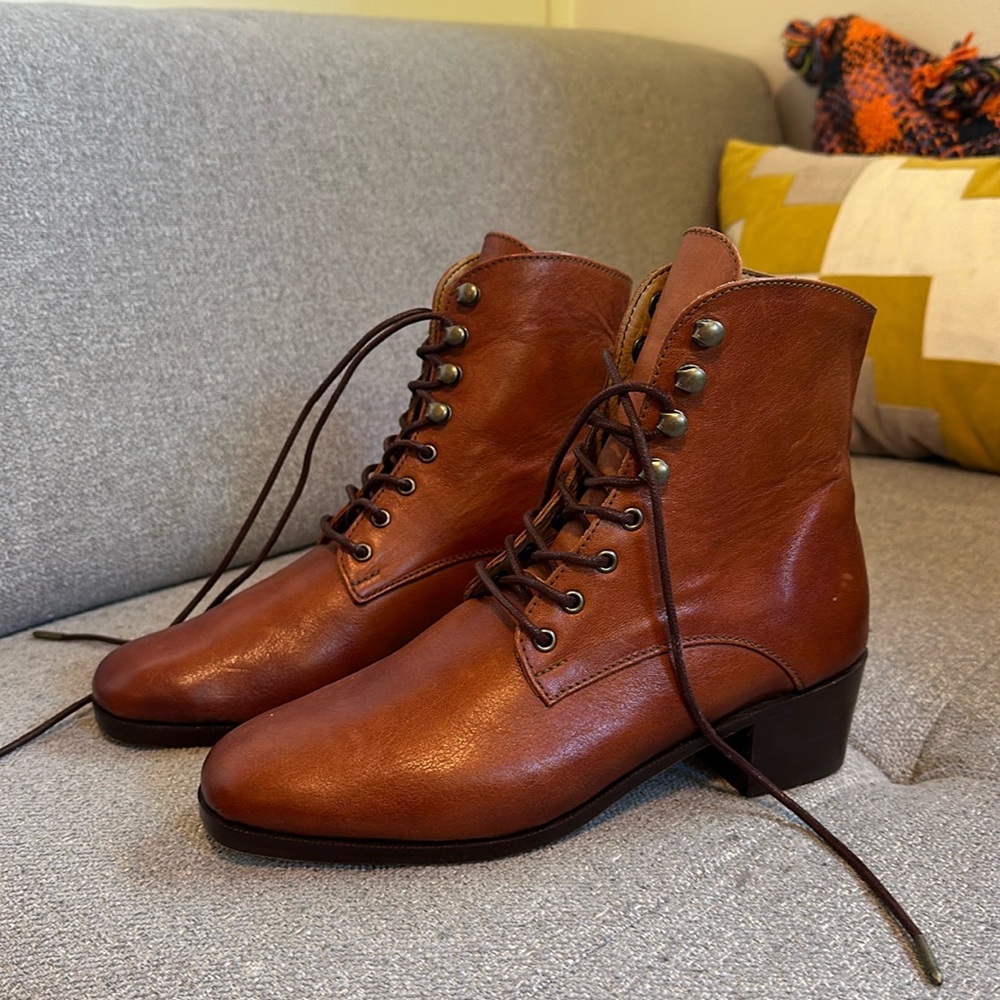 Christy Dawn the Dawn Boots 7 walnut brown leather never worn!